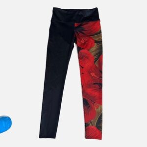 Noli black and red hibiscus leggings athleisure workout gym L